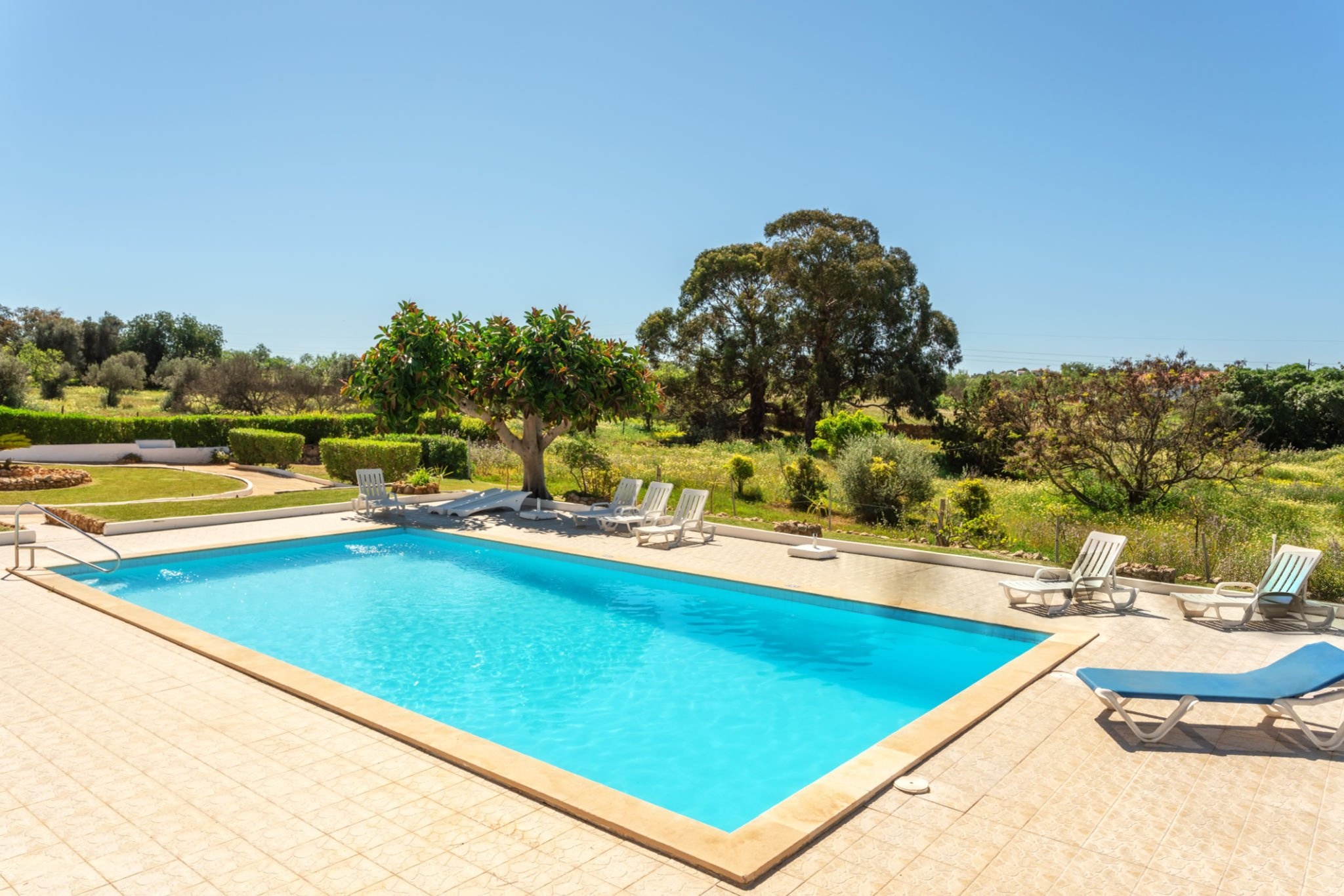 Benefits of Pool Surrounds