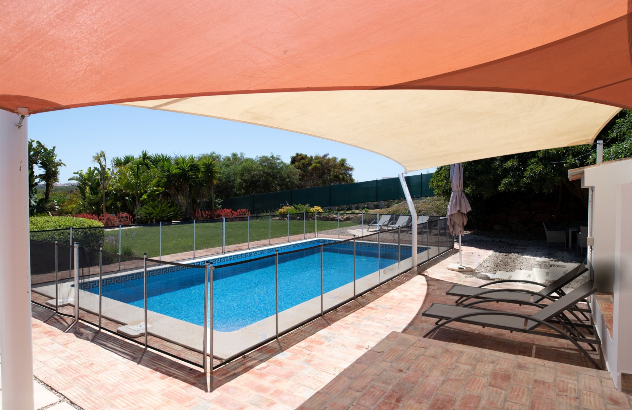 Benefits of Pool Surrounds